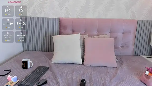 Snapshot of Sisi_fun chatting on 05-15-26, 12:58 Sisi fun online show from 05-15-26, 12:58