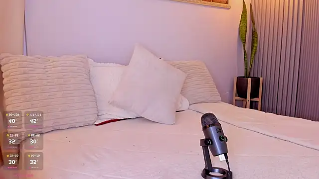 Snapshot of Sisi_fun chatting on 02-23-26, 07:14 Sisi fun online show from 02-23-26, 07:14