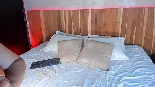 KrystalWoodss online show from 01-15-26, 04:16