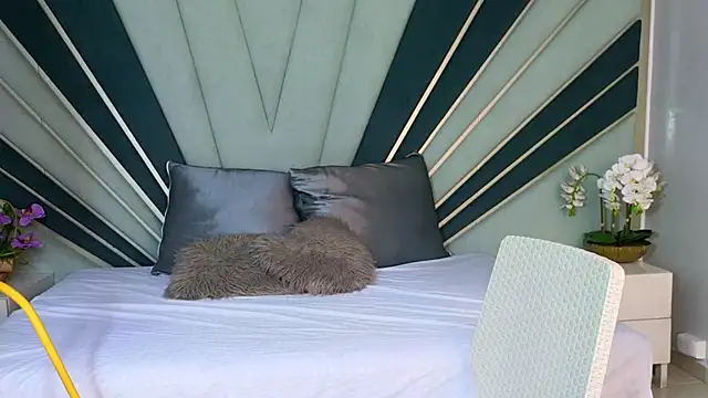 DulceeEsmeralda online show from 03-28-26, 02:07