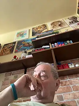 Snapshot of csikar chatting on 04-18-26, 09:00 csikar online show from 04-18-26, 09:00