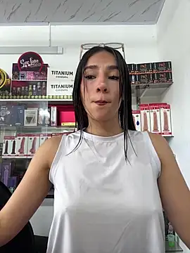 Snapshot of lunaluxury22 chatting on 05-08-26, 01:26 lunaluxury22 online show from 05-08-26, 01:26