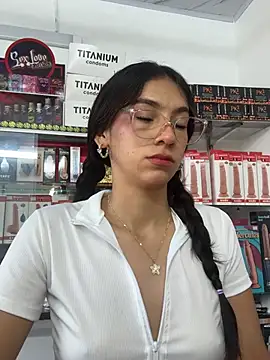 Snapshot of lunaluxury22 chatting on 02-11-26, 02:06 lunaluxury22 online show from 02-11-26, 02:06