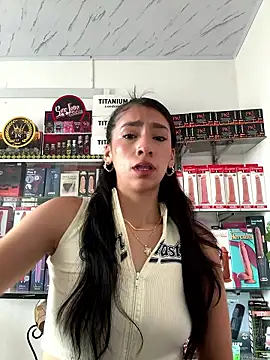 Snapshot of lunaluxury22 chatting on 01-16-26, 01:59 lunaluxury22 online show from 01-16-26, 01:59