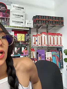 Snapshot of lunaluxury22 chatting on 02-02-26, 07:46 lunaluxury22 online show from 02-02-26, 07:46