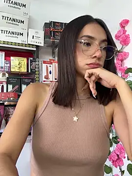 Snapshot of lunaluxury22 chatting on 02-18-26, 03:19 lunaluxury22 online show from 02-18-26, 03:19