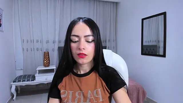 Victoria Piercee online show from 12-22-25, 02:01