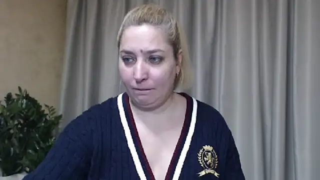 Snapshot of sweetpussy13 chatting on 02-15-26, 08:24 sweetpussy13 online show from 02-15-26, 08:24