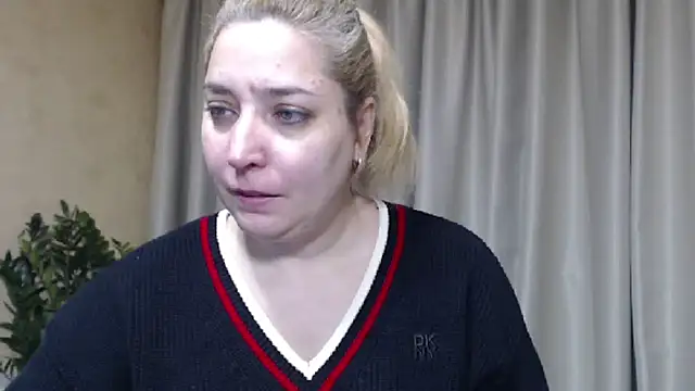 Snapshot of sweetpussy13 chatting on 02-14-26, 06:13 sweetpussy13 online show from 02-14-26, 06:13