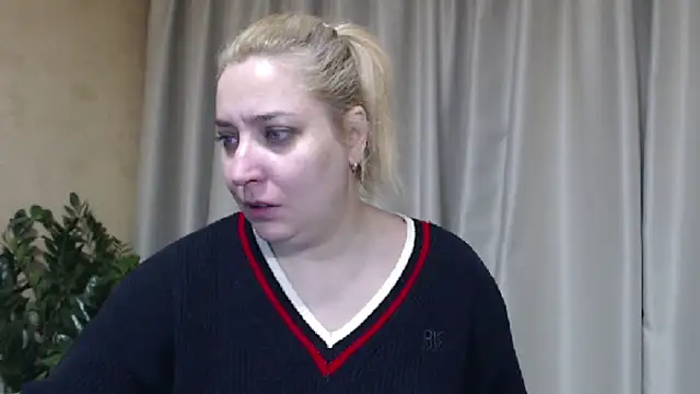 Snapshot of sweetpussy13 chatting on 02-24-26, 06:47 sweetpussy13 online show from 02-24-26, 06:47