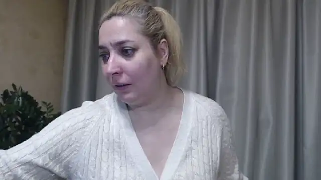 Snapshot of sweetpussy13 chatting on 02-17-26, 06:33 sweetpussy13 online show from 02-17-26, 06:33