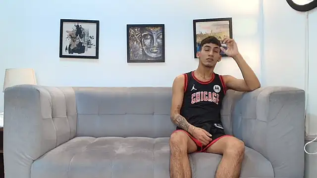 Snapshot of DIAMOND_BLACKS chatting on 02-21-26, 07:43 DIAMOND BLACKS online show from 02-21-26, 07:43