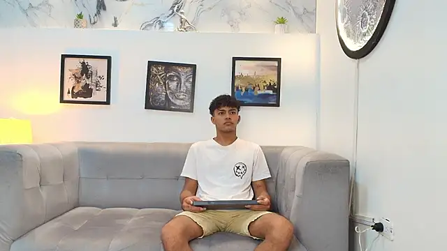 Snapshot of DIAMOND_BLACKS chatting on 02-01-26, 07:17 DIAMOND BLACKS online show from 02-01-26, 07:17