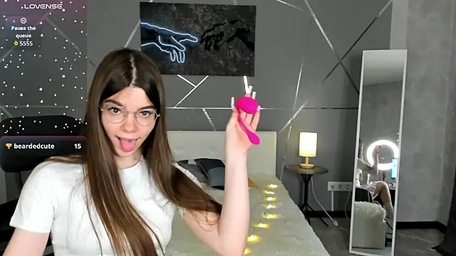 miss  evelyne online show from 12-20-25, 03:31