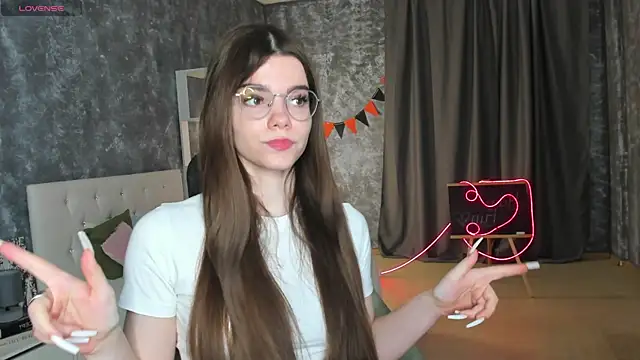 miss  evelyne online show from 12-16-25, 01:32