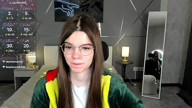 miss  evelyne online show from 12-21-25, 01:30