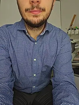 Lovebackground online show from 01-15-26, 09:23