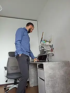 Lovebackground online show from 09-29-25, 07:37