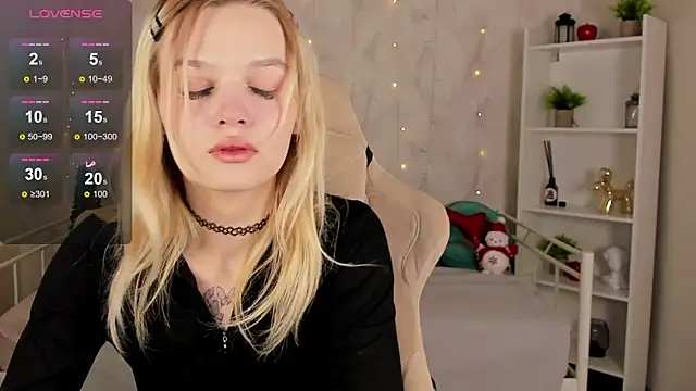 KianaVision online show from 12-18-25, 05:34