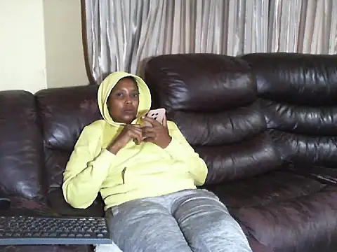 Caramel-goddess18 online show from 03-09-26, 07:01