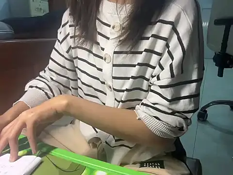 Chichi 86 online show from 12-16-25, 07:01