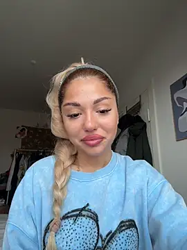 SilkyMira online show from 12-15-25, 10:43