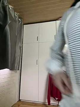 Snapshot of leo-kitty chatting on 02-15-26, 06:25 leo-kitty online show from 02-15-26, 06:25