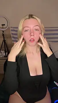 Snapshot of MonaNoire chatting on 01-15-26, 11:46 MonaNoire online show from 01-15-26, 11:46