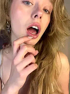 Snapshot of SunnyShiney chatting on 12-21-25, 11:49 SunnyShiney online show from 12-21-25, 11:49