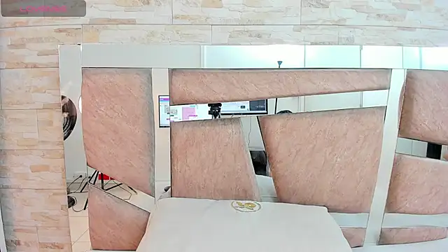 chloe cortez online show from 12-22-25, 10:15