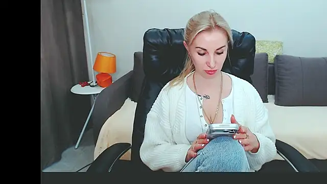 Hanna--Sweet online show from 04-28-26, 11:14