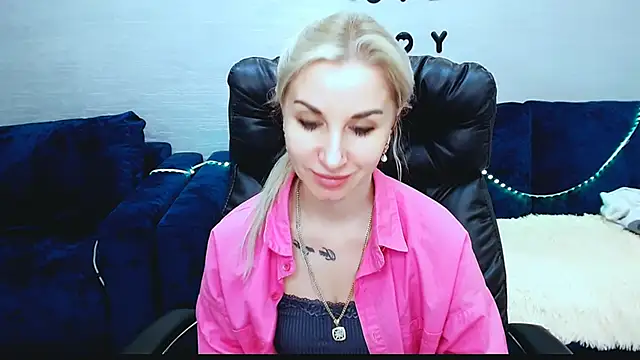 Hanna--Sweet online show from 12-15-25, 04:02