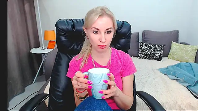 Hanna--Sweet online show from 04-19-26, 10:38