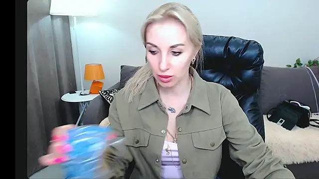 Hanna--Sweet online show from 04-14-26, 11:04