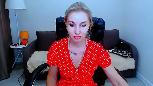 Snapshot of Hanna--Sweet chatting on 07-10-26, 04:07 Hanna--Sweet online show from 07-10-26, 04:07