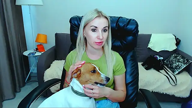 Snapshot of Hanna--Sweet chatting on 06-10-26, 11:44 Hanna--Sweet online show from 06-10-26, 11:44