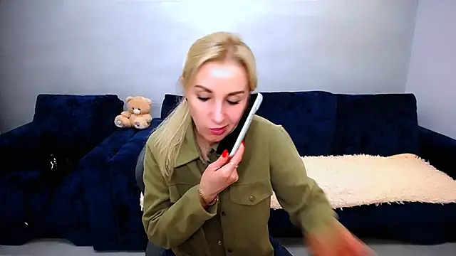 Hanna--Sweet online show from 05-17-26, 03:23