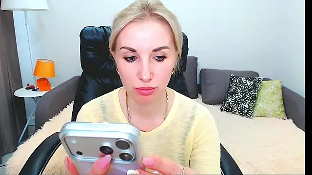 Hanna--Sweet online show from 05-08-26, 12:20