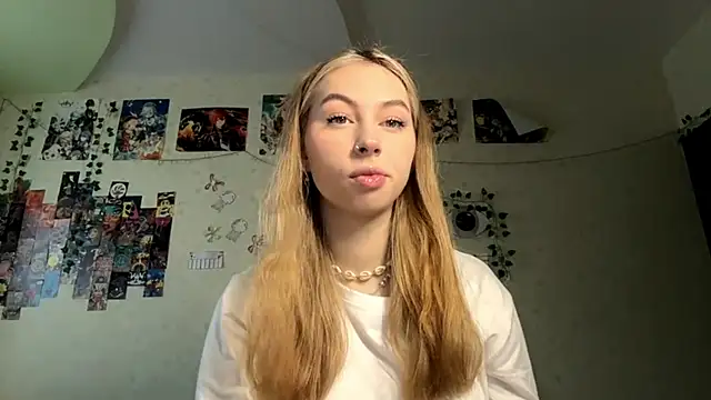 Snapshot of JanelBray chatting on 12-17-25, 11:15 JanelBray online show from 12-17-25, 11:15