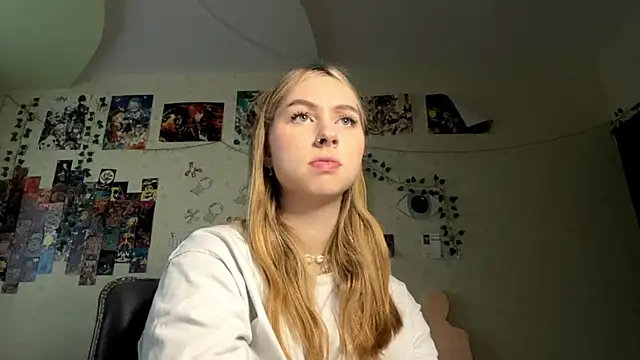 Snapshot of JanelBray chatting on 12-18-25, 11:14 JanelBray online show from 12-18-25, 11:14