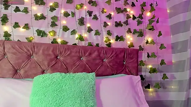 Ayla-marttinez online show from 04-15-26, 02:28