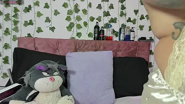 Snapshot of Ayla-marttinez chatting on 07-15-26, 02:40 Ayla-marttinez online show from 07-15-26, 02:40