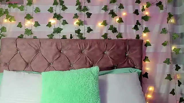 Ayla-marttinez online show from 04-13-26, 12:47