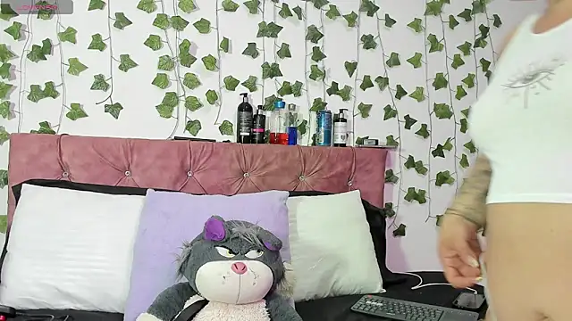 Snapshot of Ayla-marttinez chatting on 07-14-26, 01:05 Ayla-marttinez online show from 07-14-26, 01:05