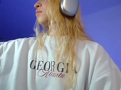 alina lee online show from 12-19-25, 03:10