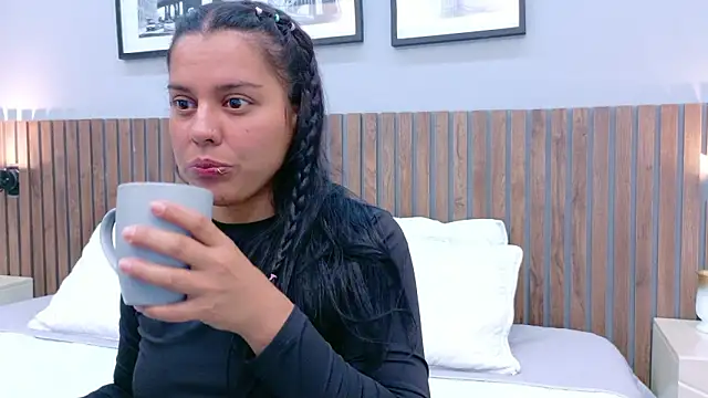 Mia Bellefort online show from 03-05-26, 08:05