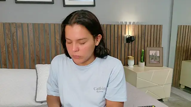 Mia Bellefort online show from 04-15-26, 08:53