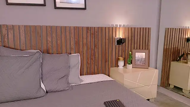 Mia Bellefort online show from 04-11-26, 08:34