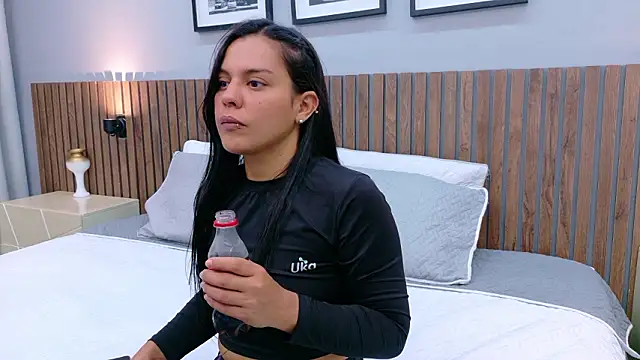 Mia Bellefort online show from 03-22-26, 07:48