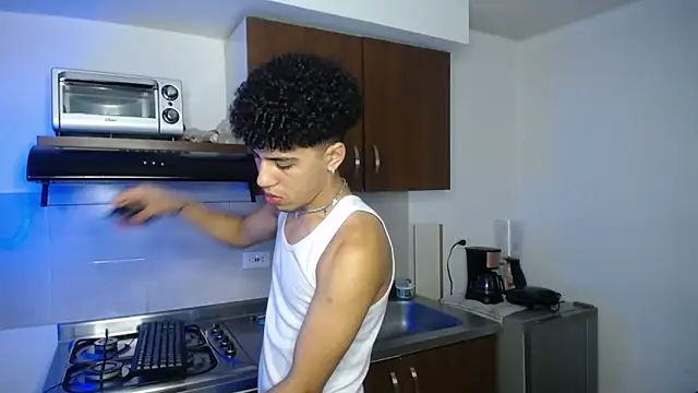 Snapshot of black_men9 chatting on 03-09-26, 03:32 black men9 online show from 03-09-26, 03:32